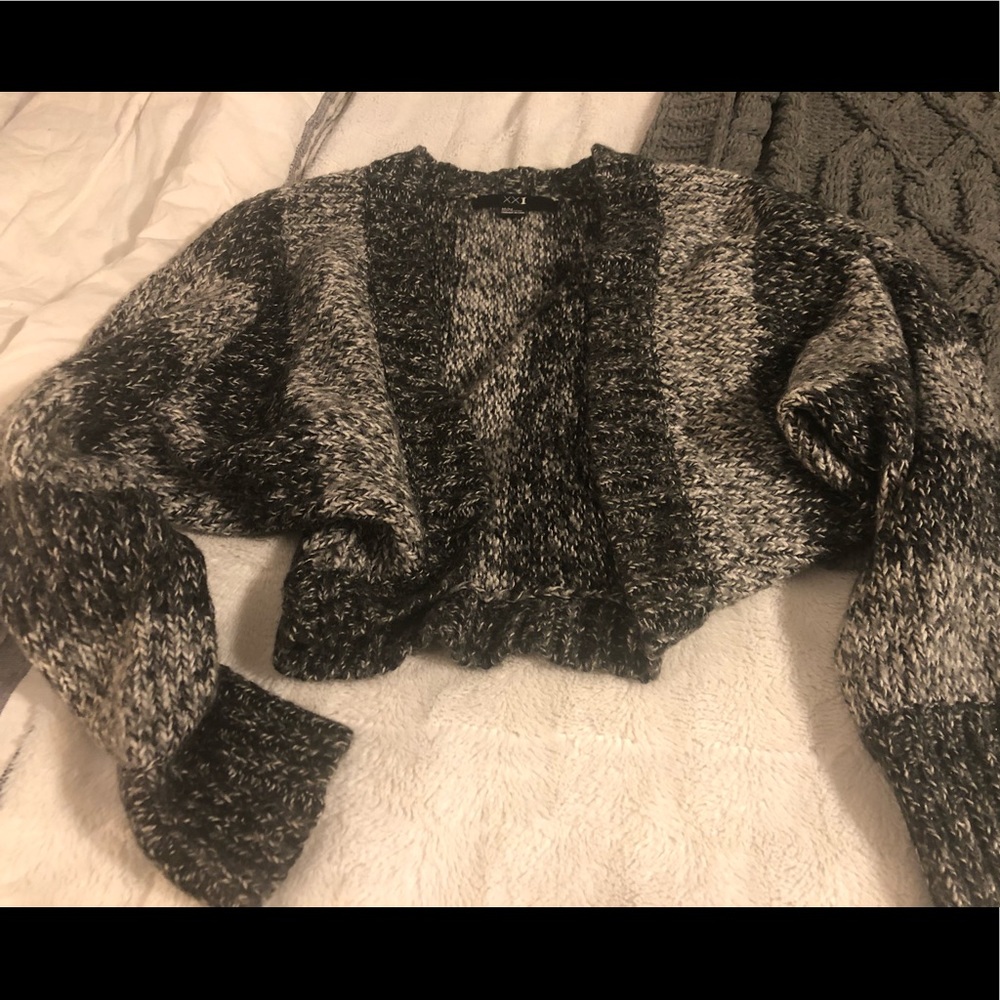 Crop cardigan/shrug